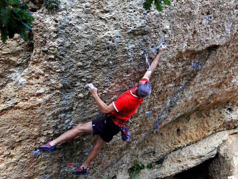 Arrampicata in strapiombo