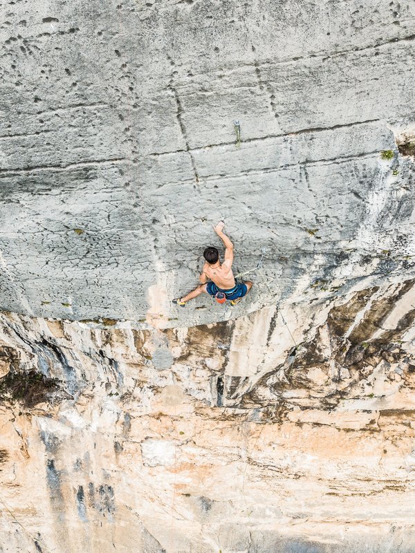 arrampicatore in parete
