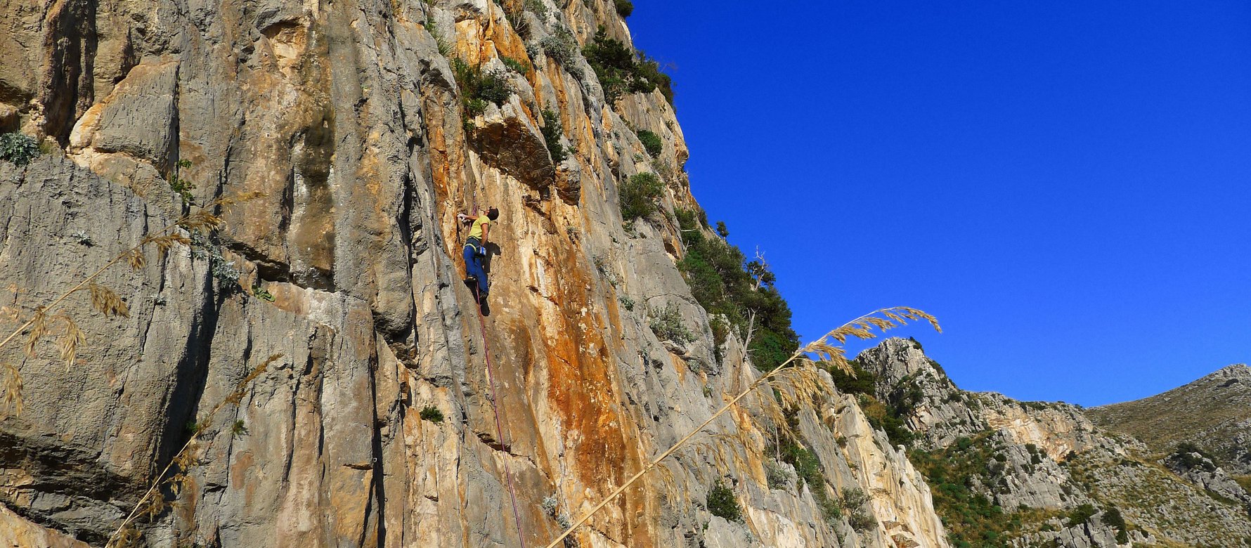 arrampicatore in parete