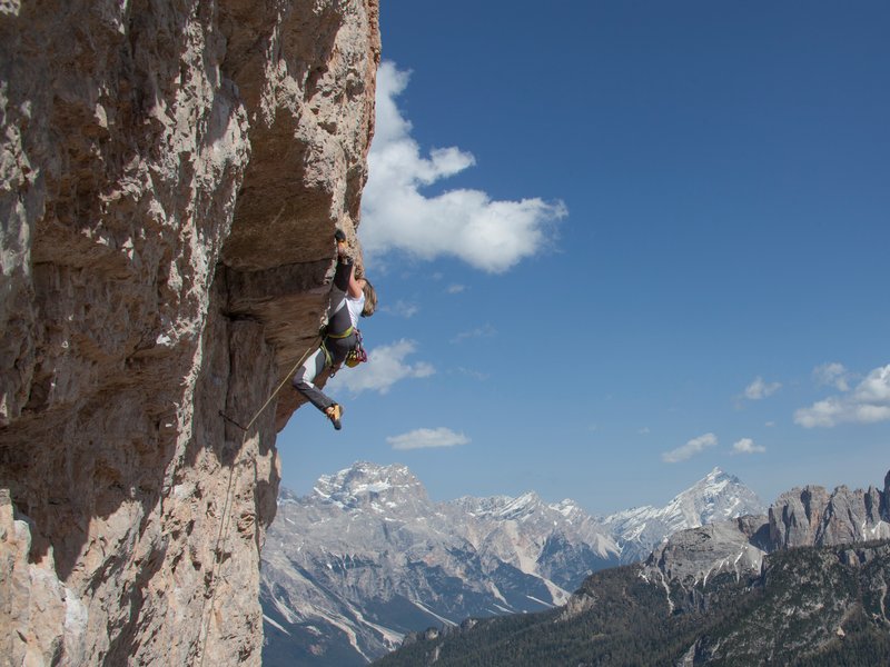 arrampicatrice in parete