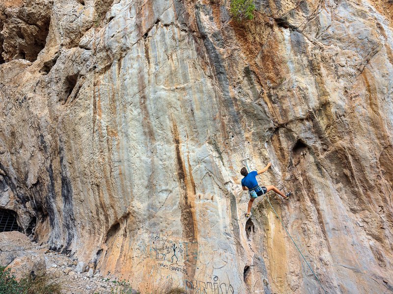 arrampicatore in parete