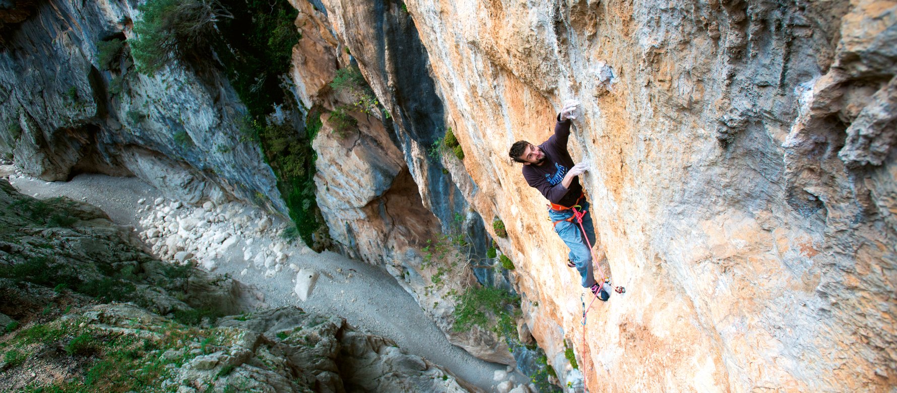 arrampicatore in parete