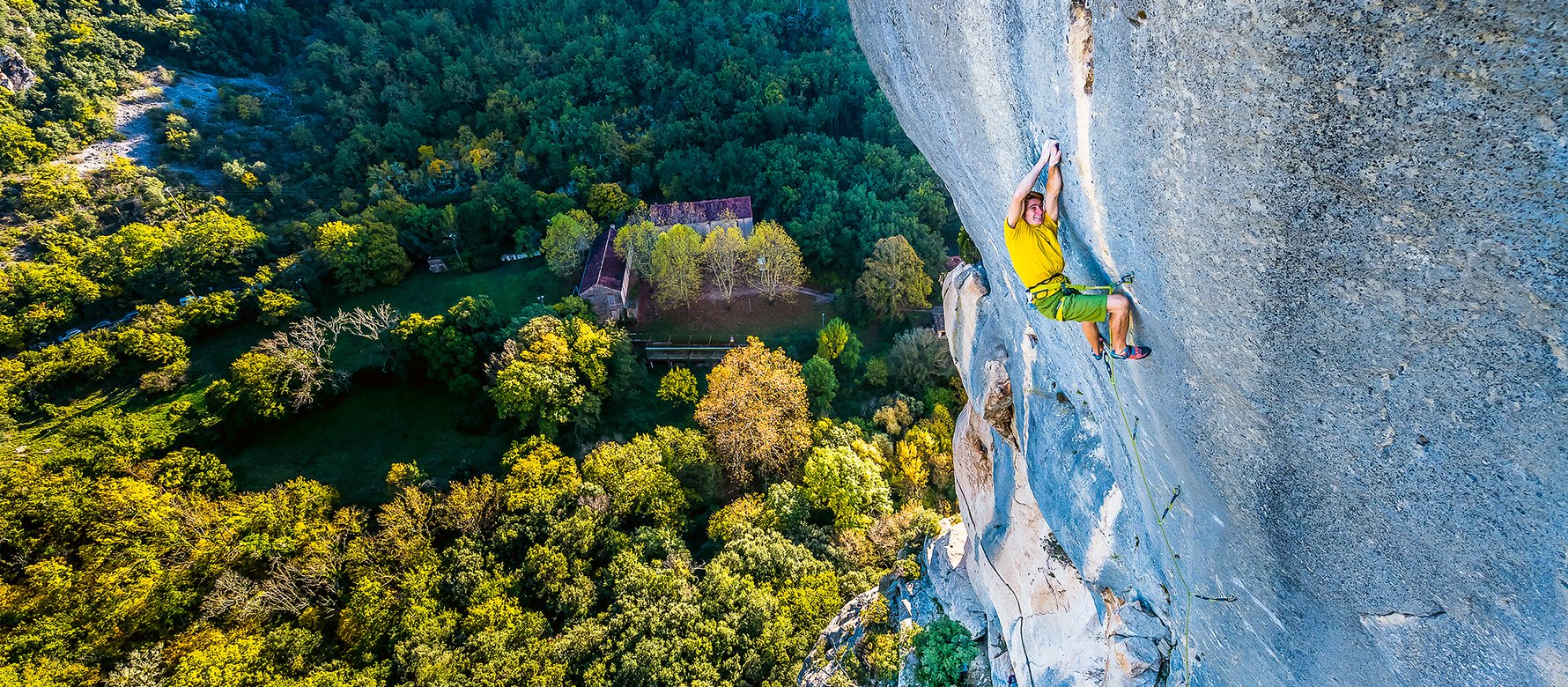 Climber in falesia