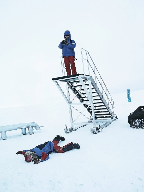 alpinisti scherzano in Antartide