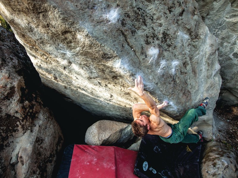 climber su boulder