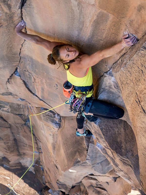 arrampicatrice in parete