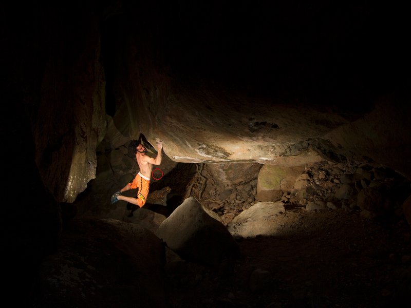 arrampicatore su boulder