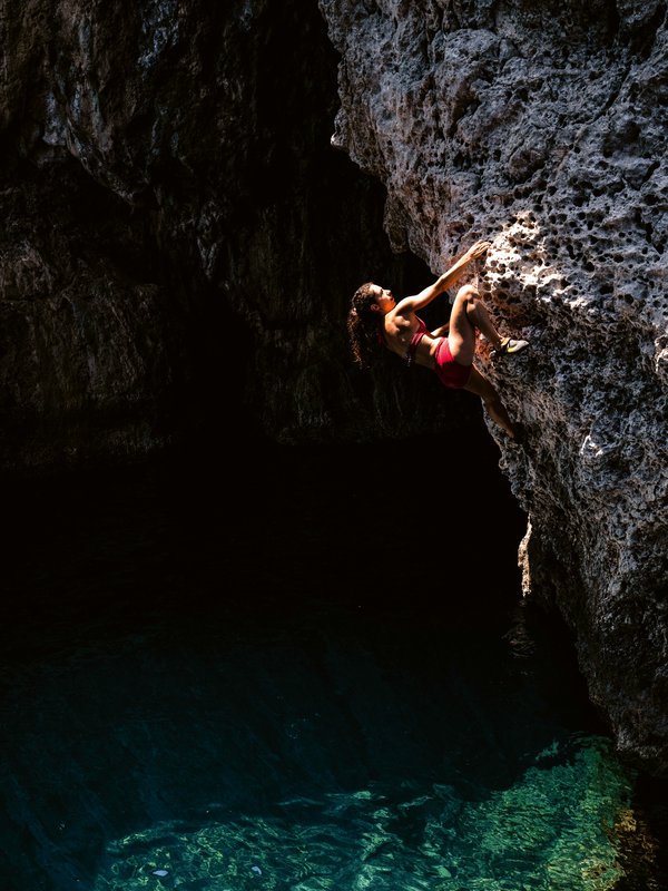 Arrampicata in strapiombo