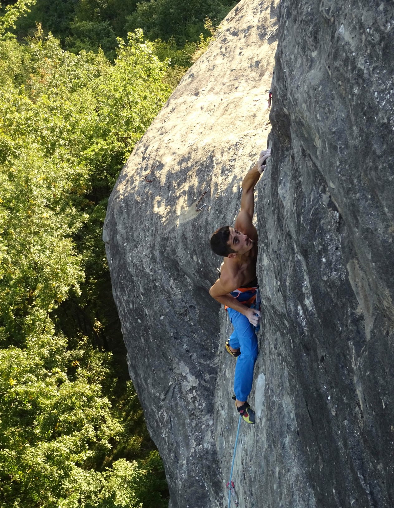 arrampicatore in parete