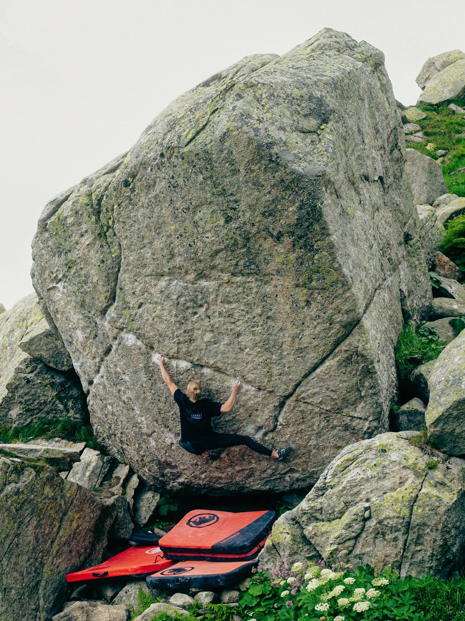 arrampicatrice in parete