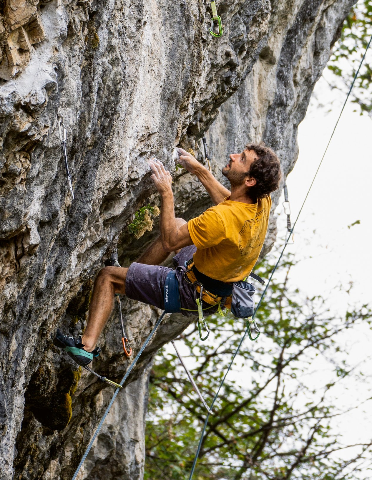 arrampicatore in parete