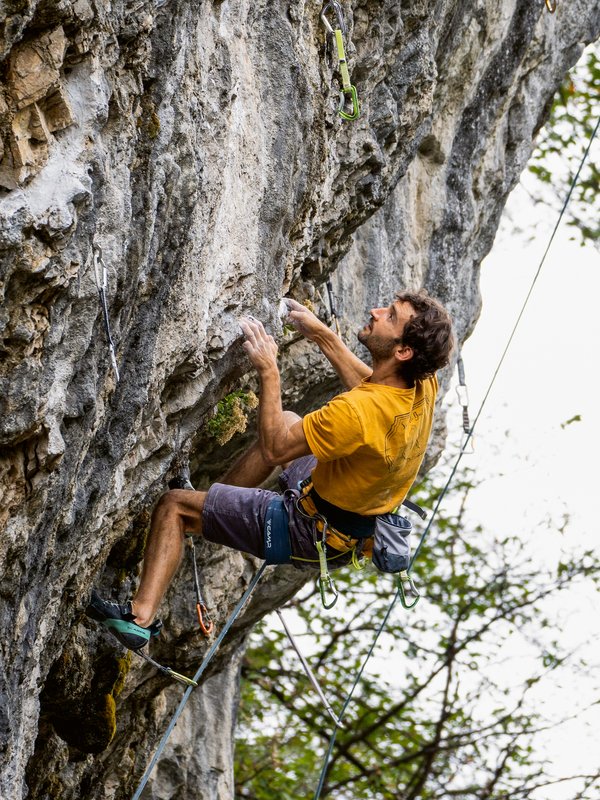 arrampicatore in parete