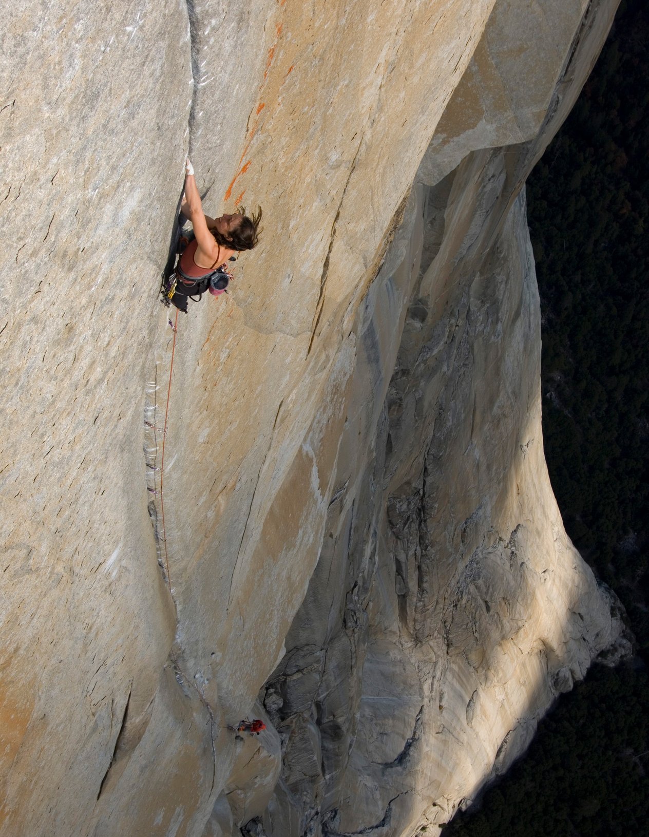 arrampicatrice in parete