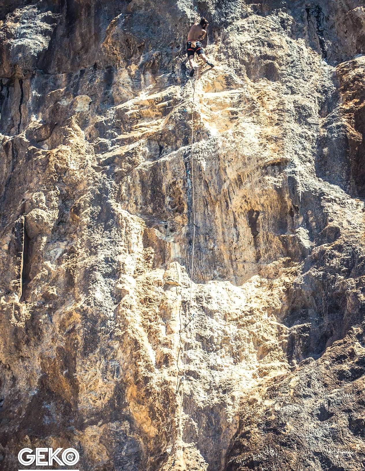 arrampicatrice in parete