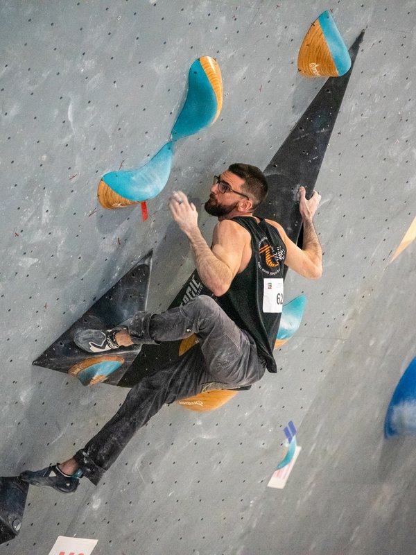 climber su boulder
