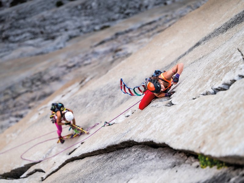 arrampicatrice in parete
