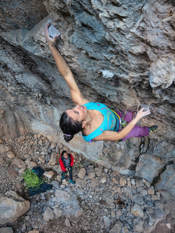arrampicatrice in parete