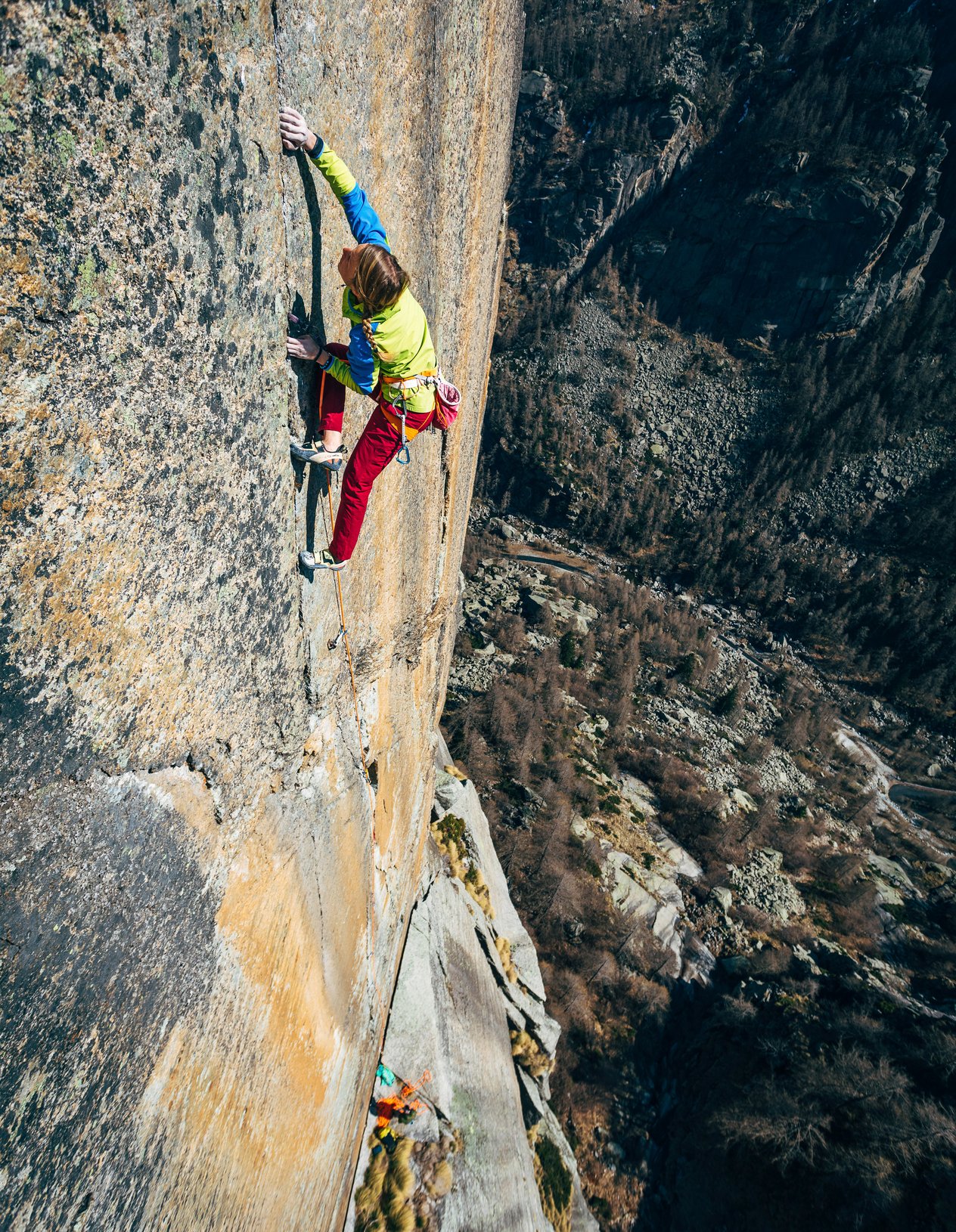 arrampicatrice in parete