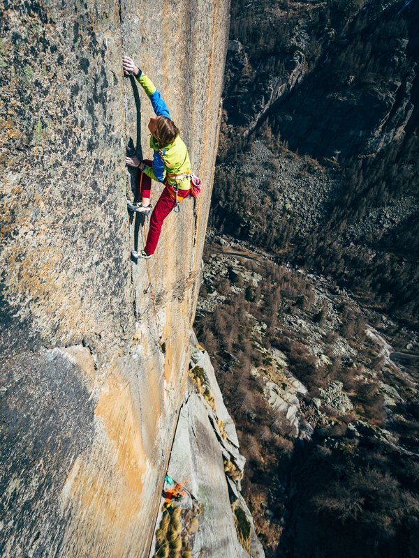 arrampicatrice in parete