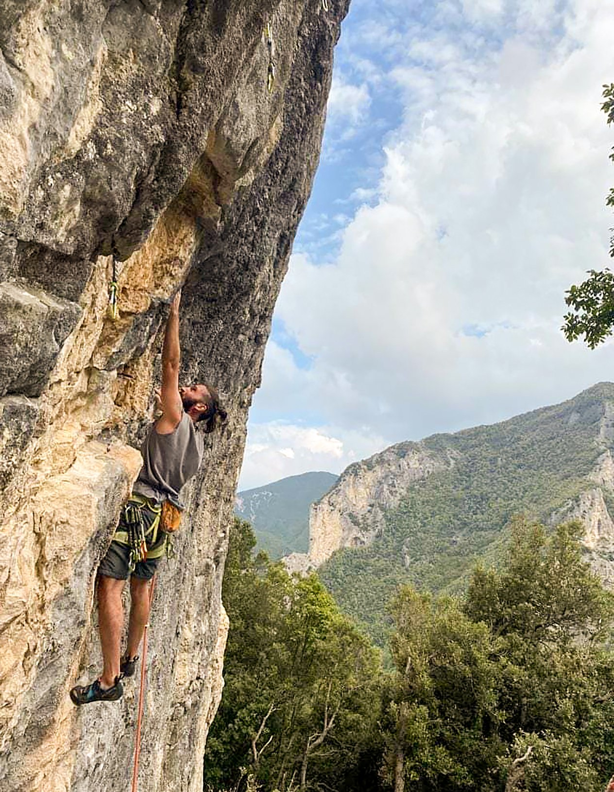 arrampicatore in parete