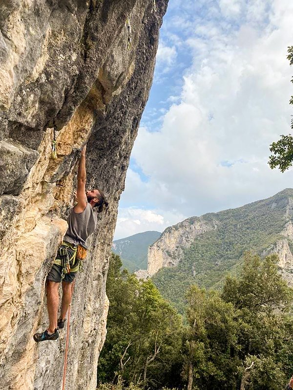arrampicatore in parete