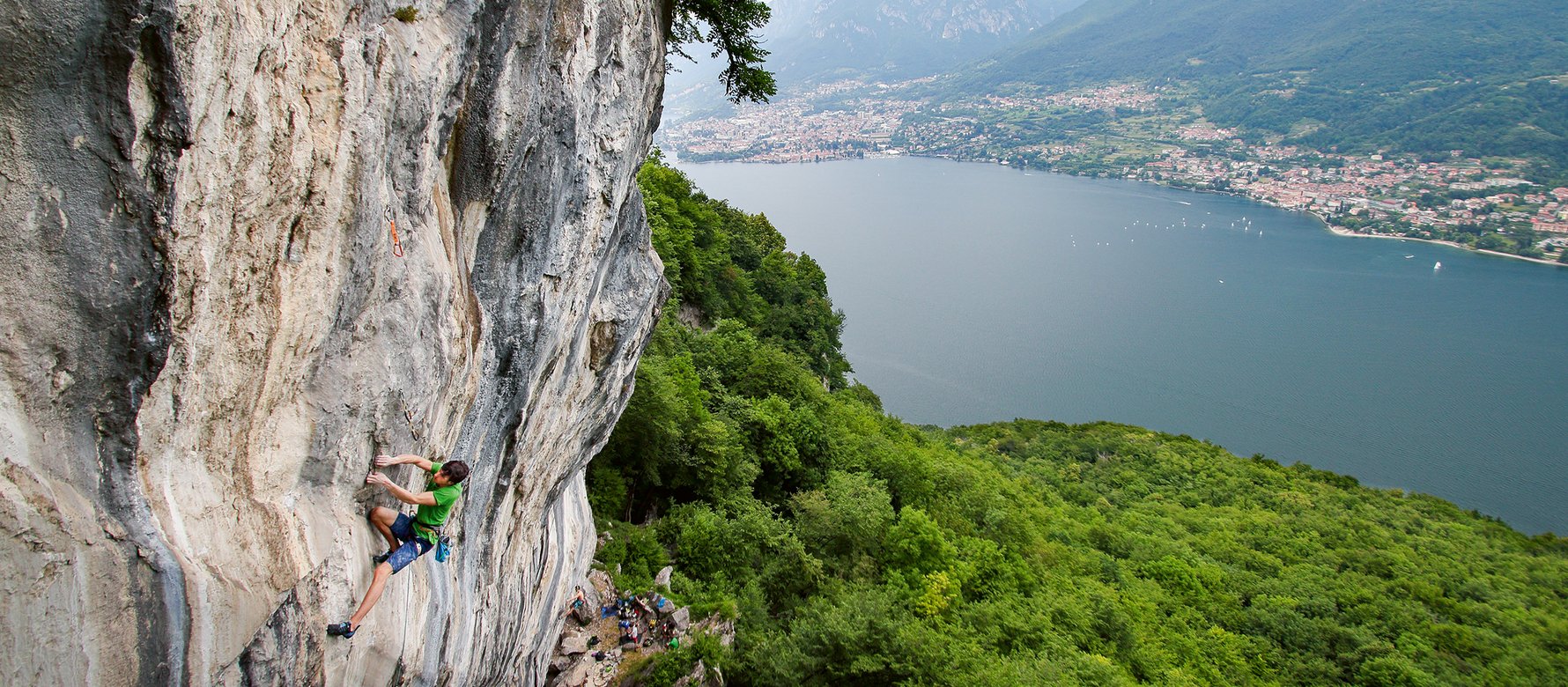 Arrampicata in strapiombo