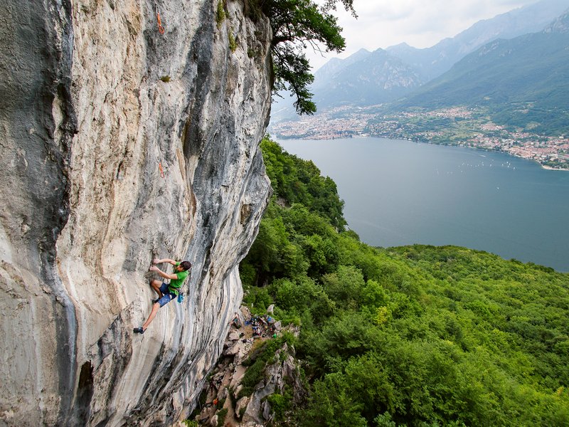 Arrampicata in strapiombo