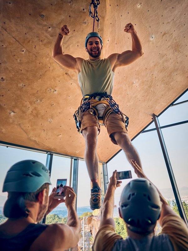selfie climbing