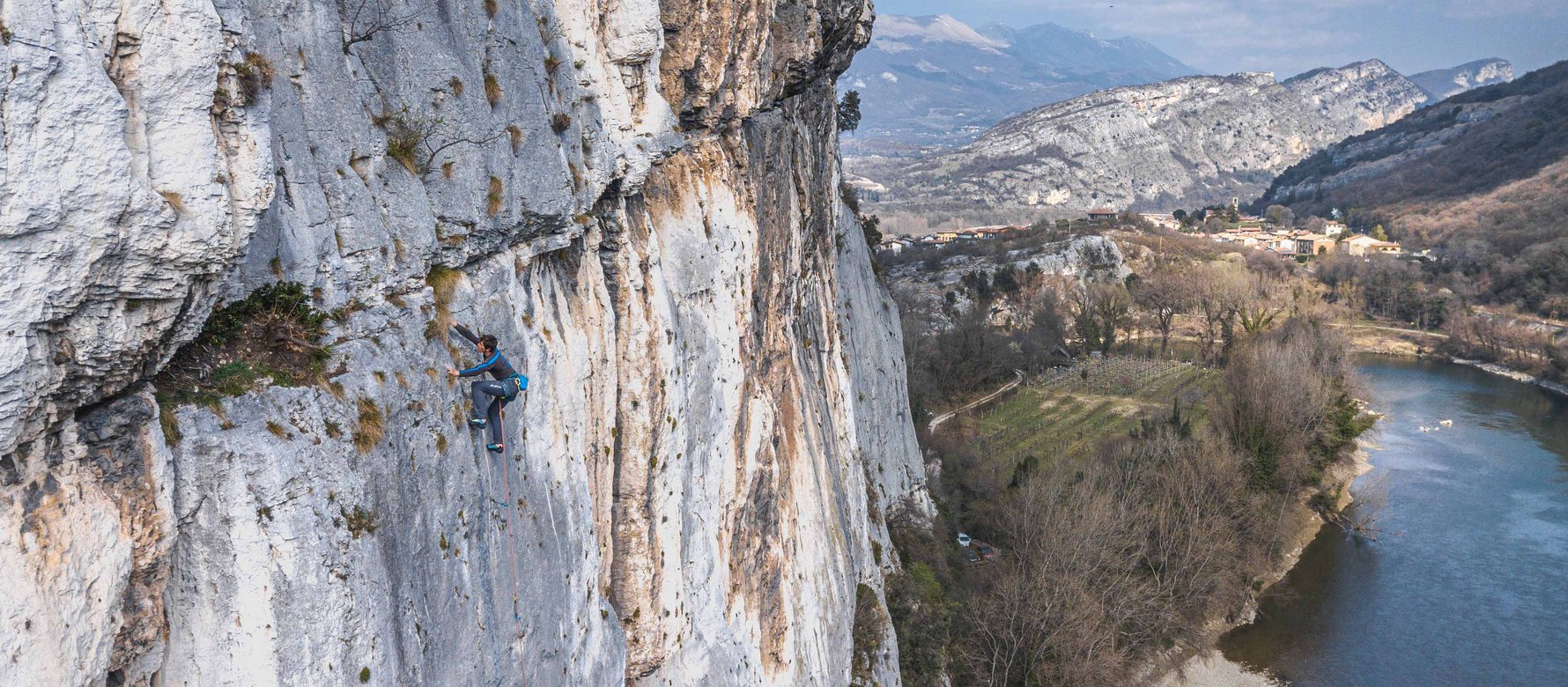 arrampicatore in parete
