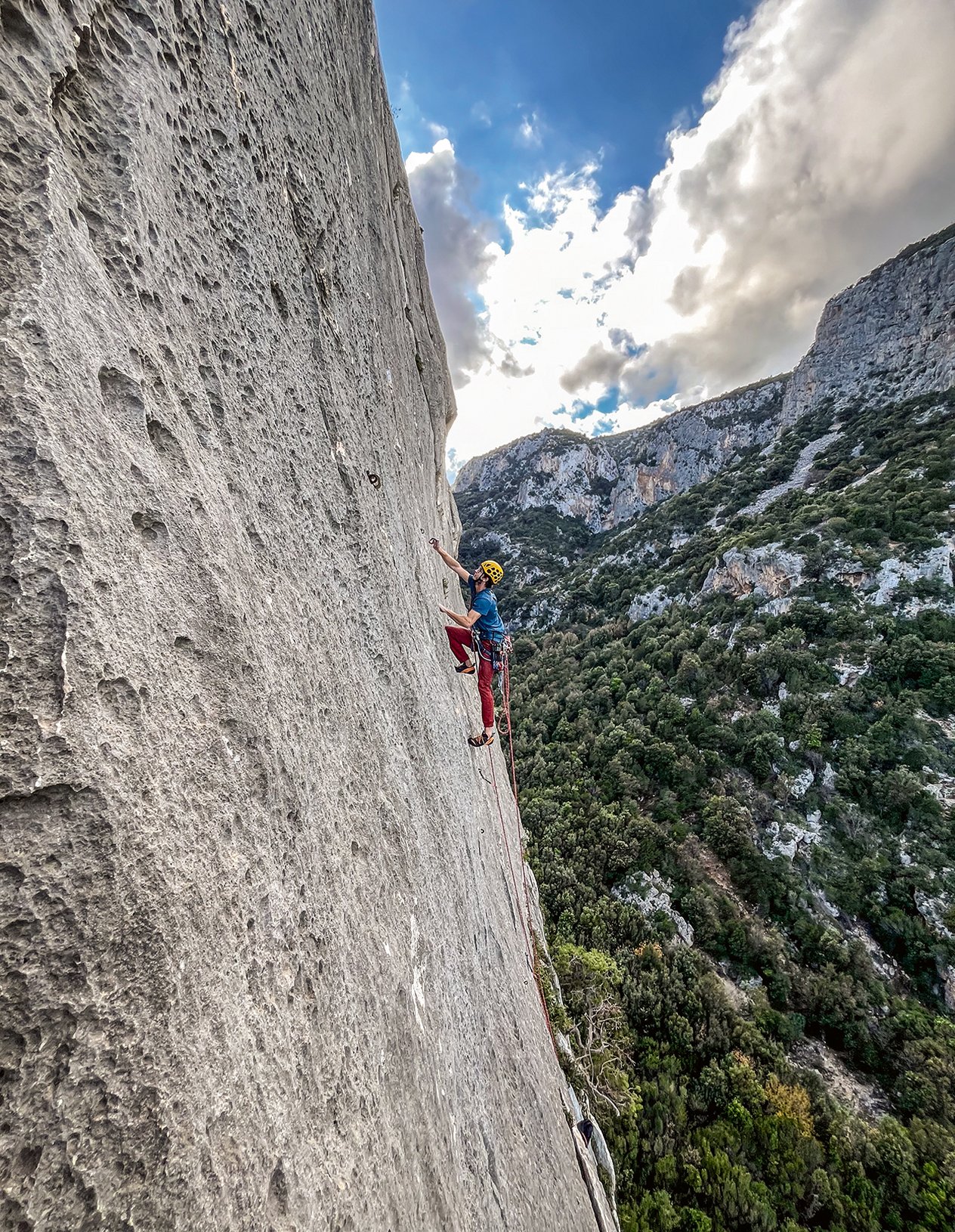 climber in falesia