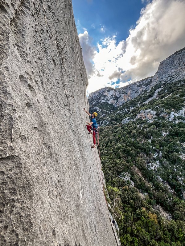 climber in falesia