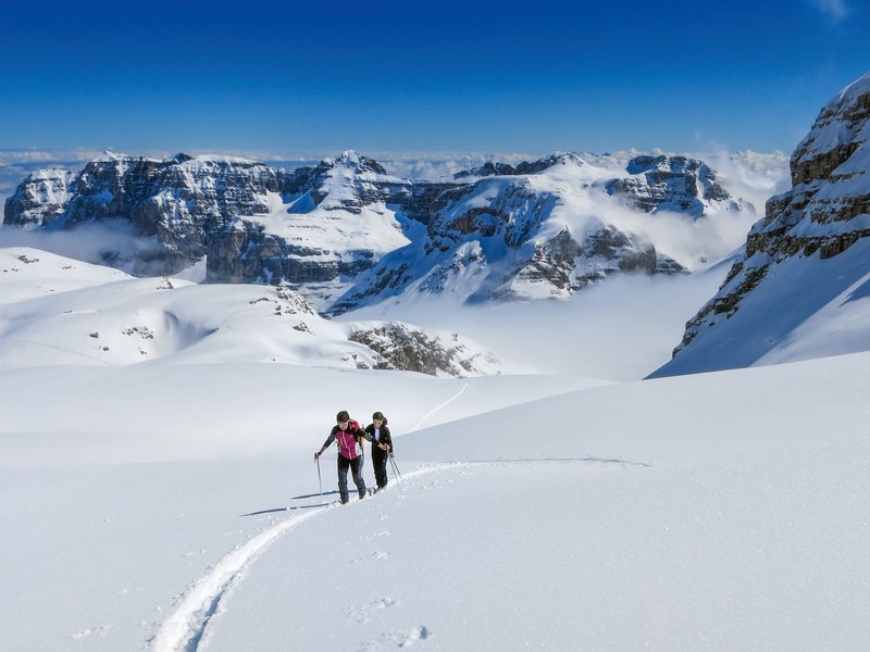 scialpinisti in salita