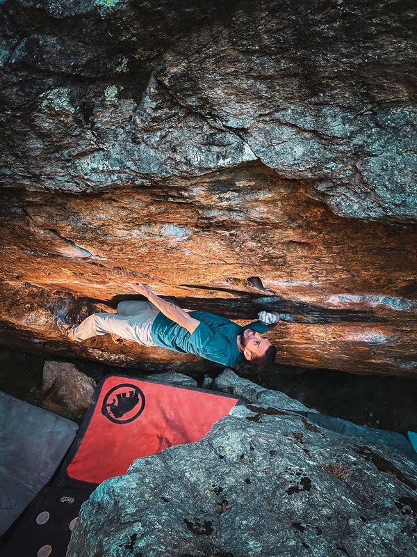 climber su boulder