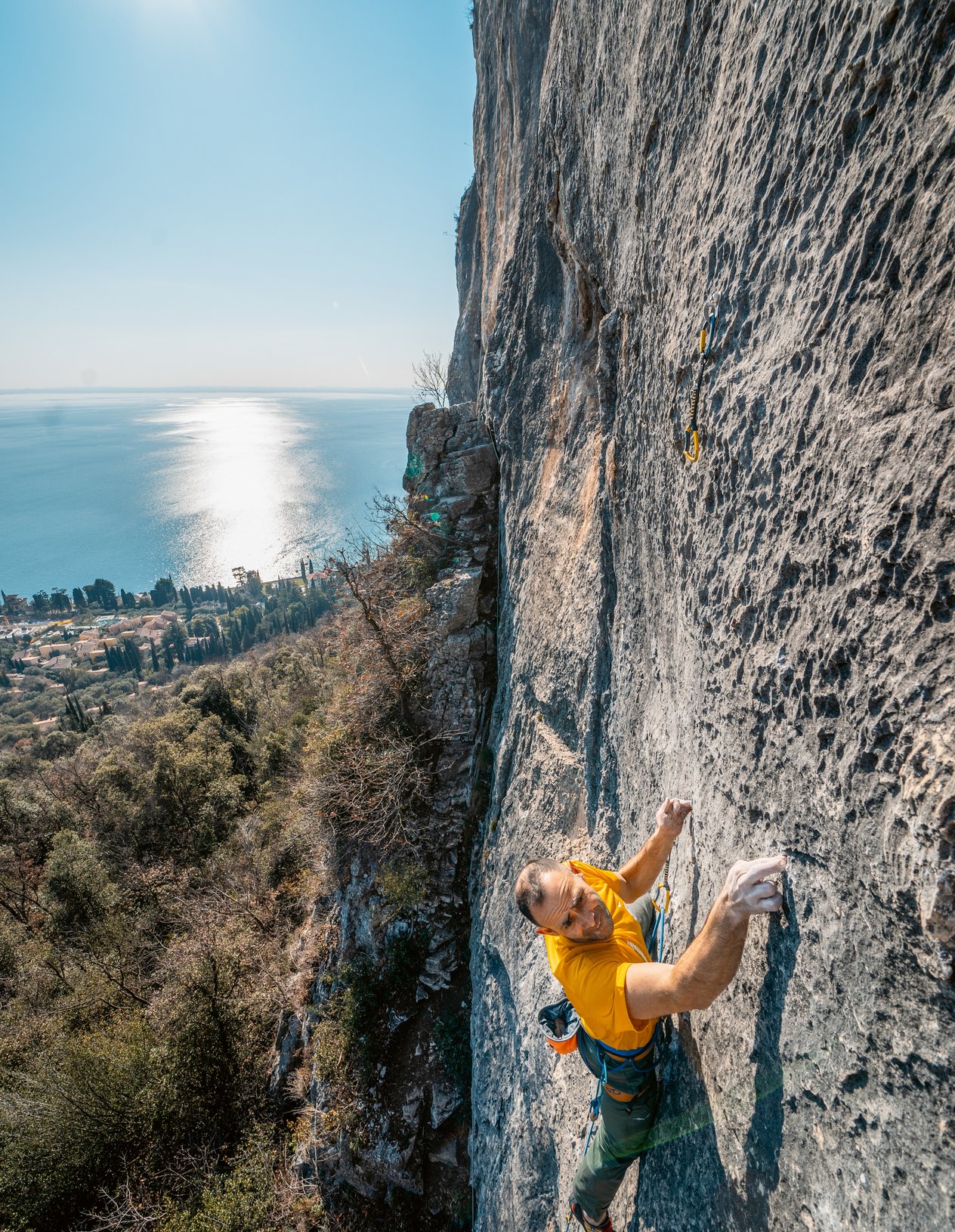 climber in falesia