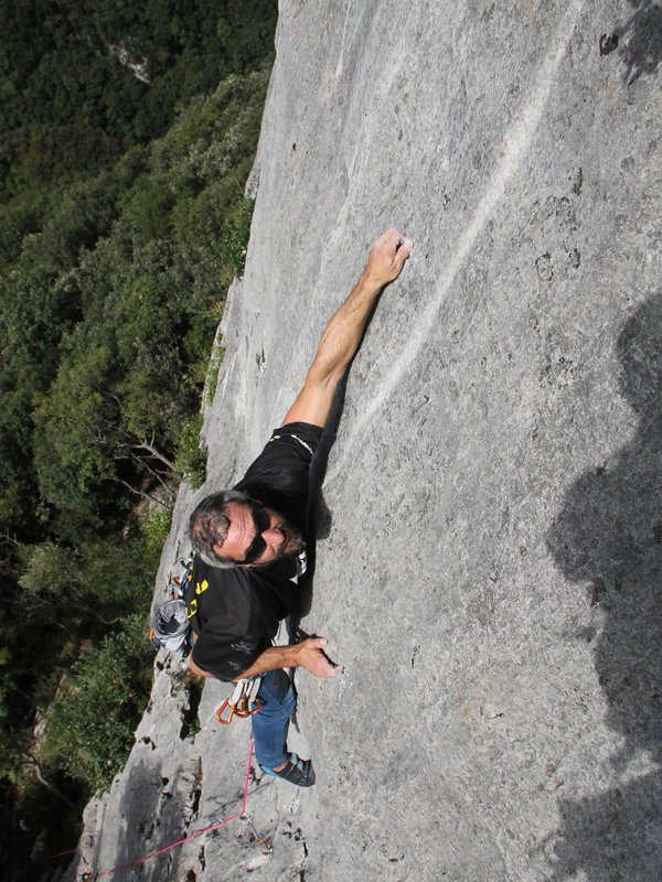 arrampicatore in parete