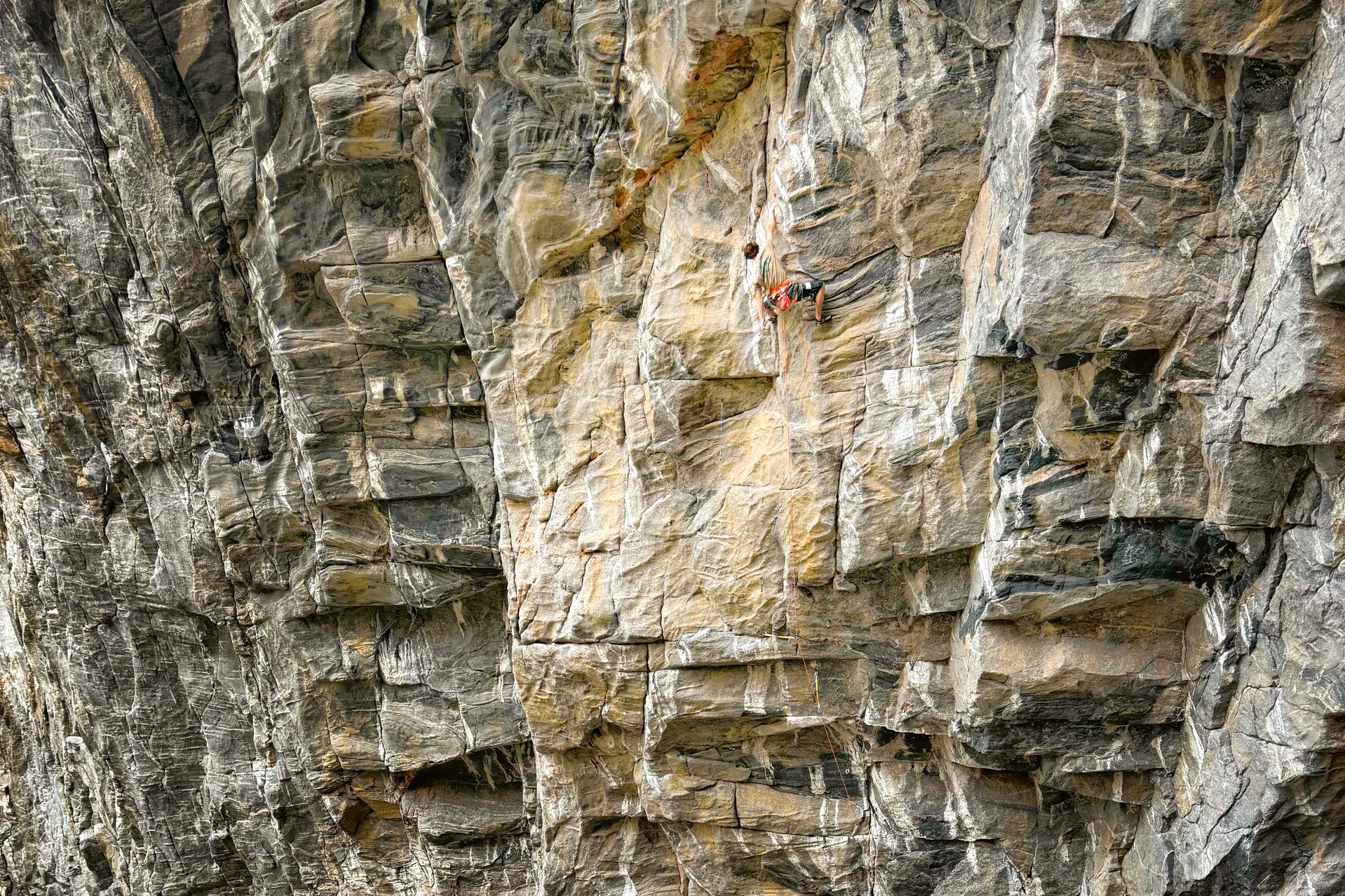arrampicatore in parete