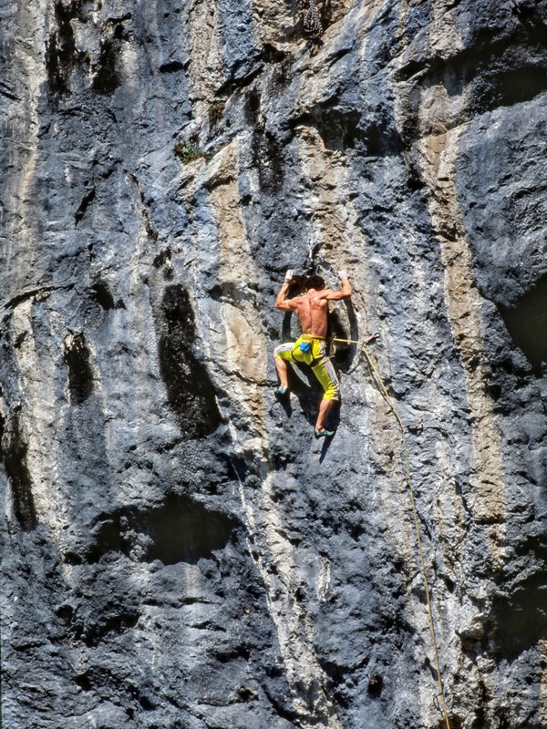 arrampicatore in parete