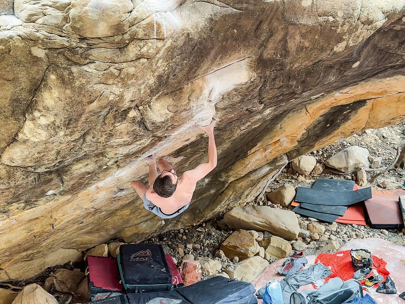 Climber fa bouldering
