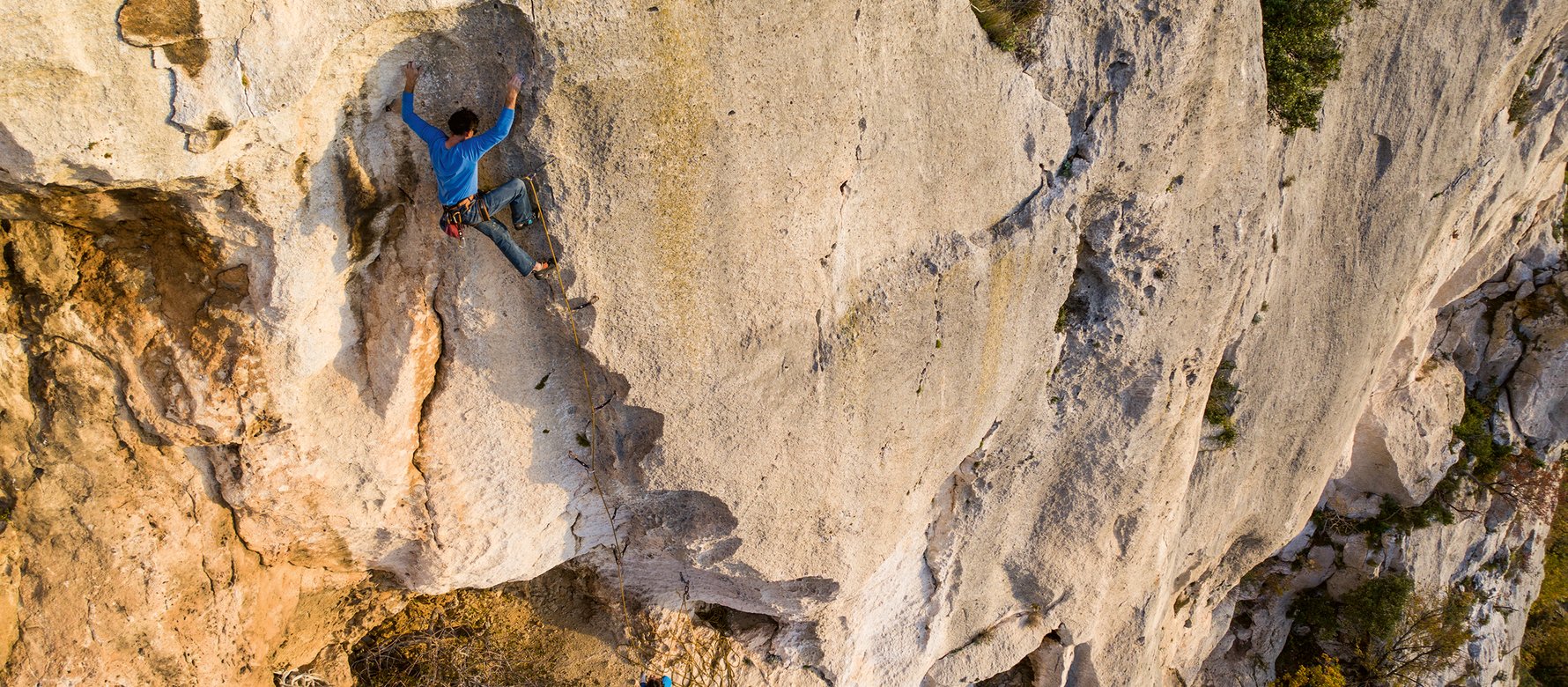 climber in falesia