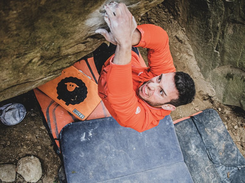 climber su boulder