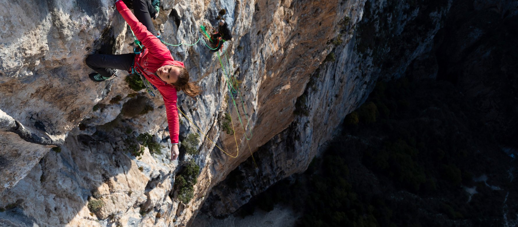 arrampicatrice in parete