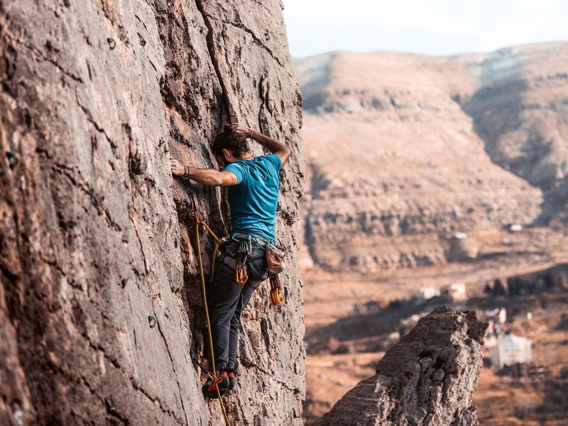 arrampicatore in parete