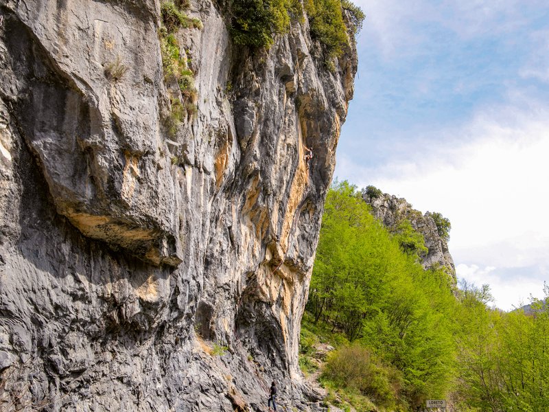 arrampicatore in parete