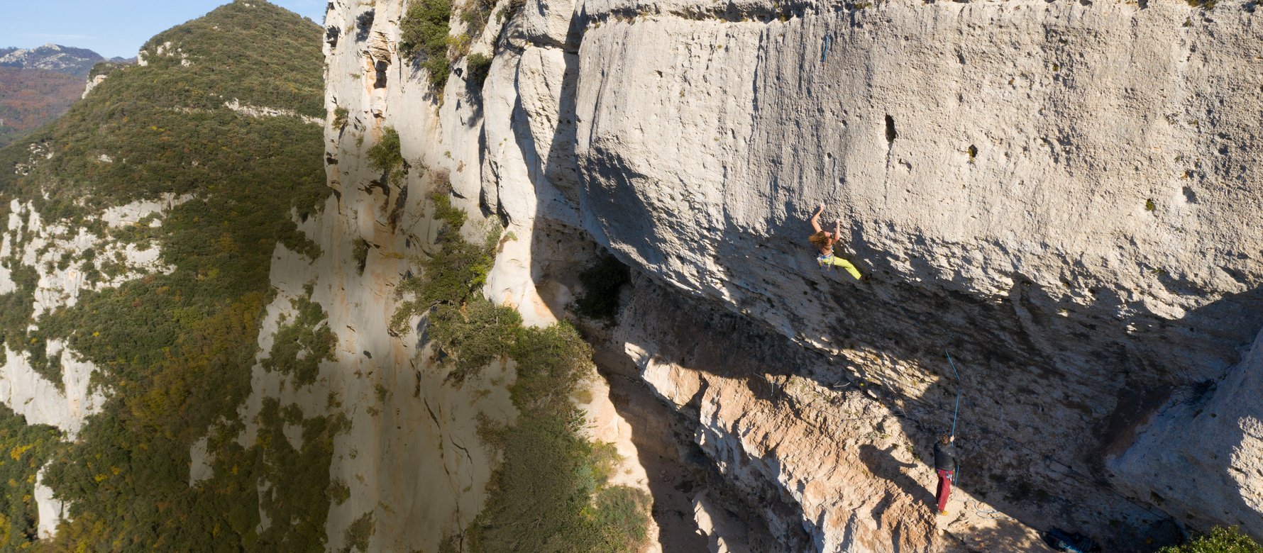 arrampicatrice in parete