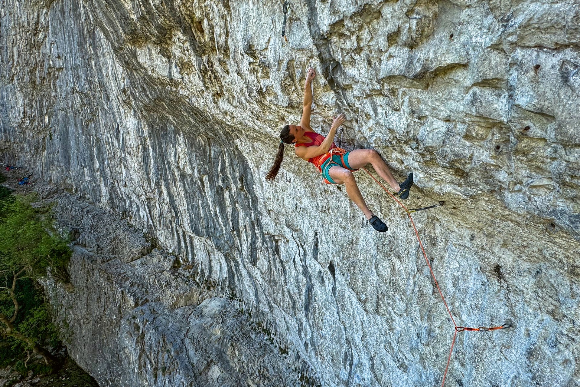 arrampicatrice in parete