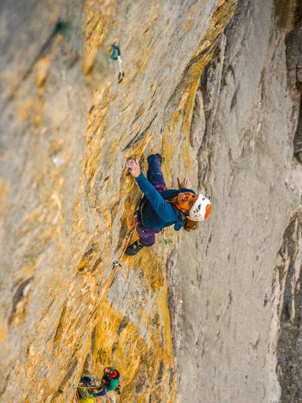 arrampicatrice in parete