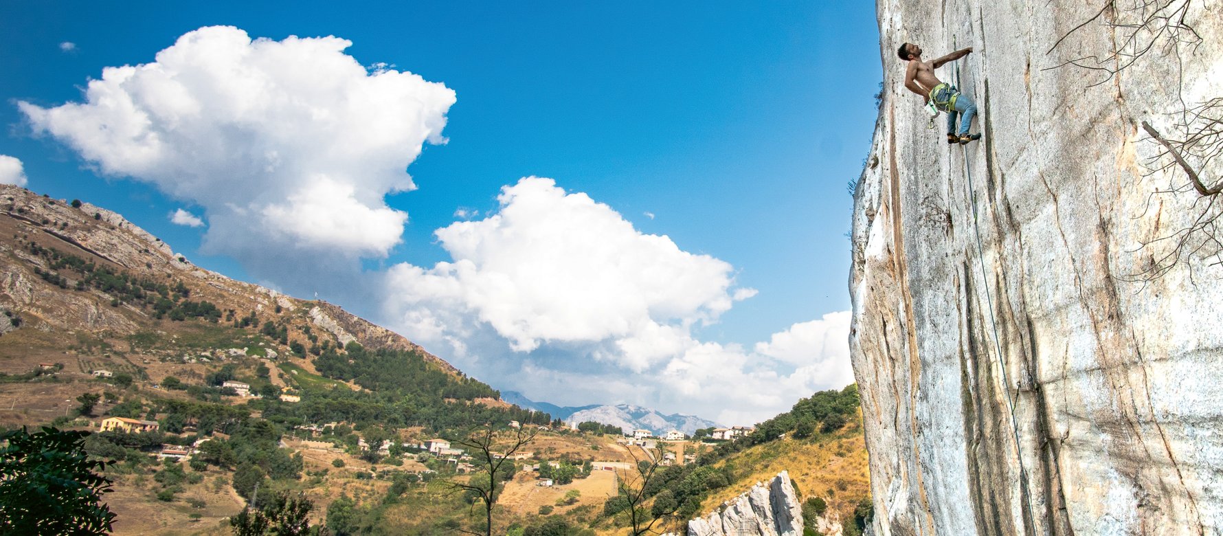 climber in falesia