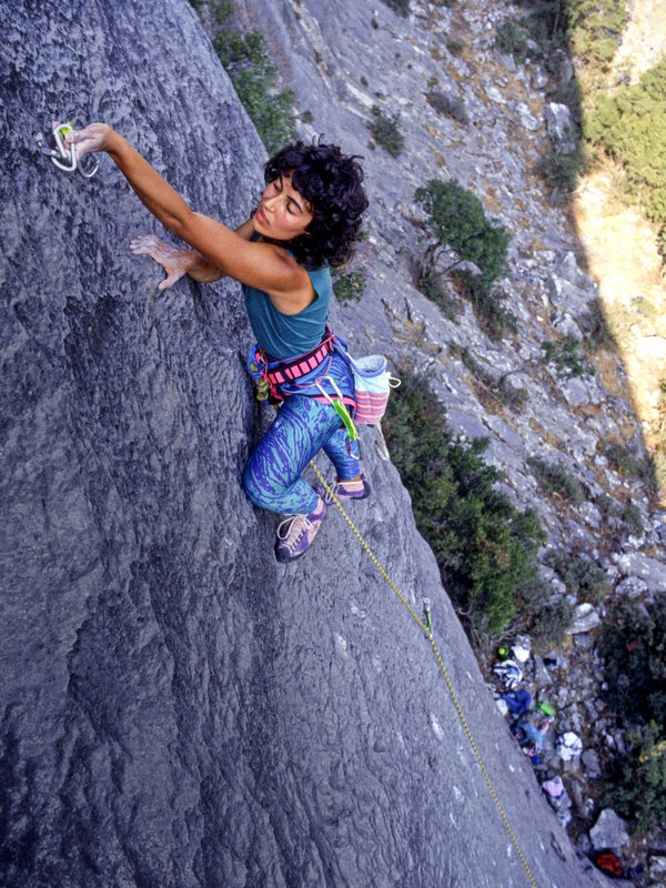 arrampicatrice in parete