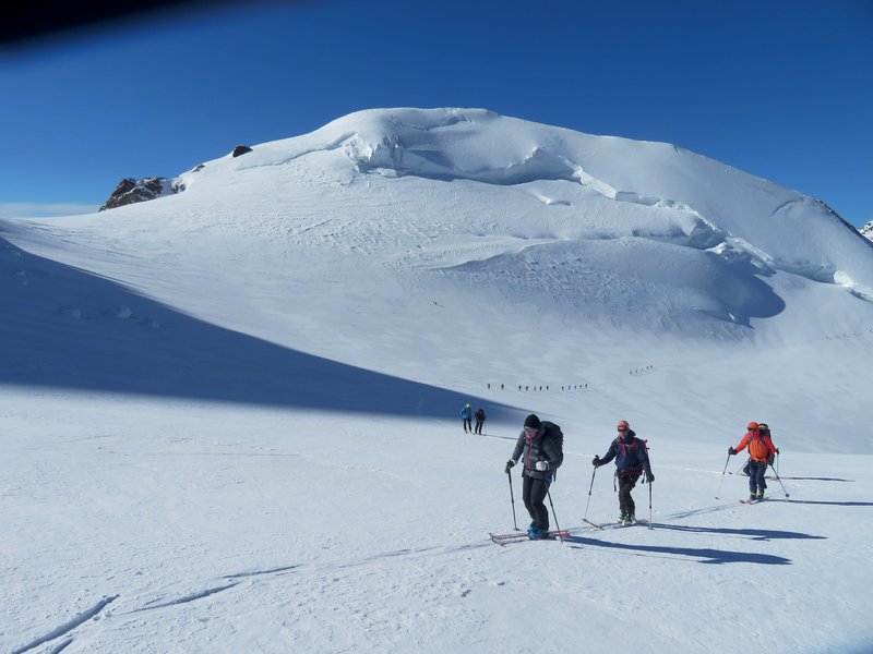 scialpinista su ghiacciaio