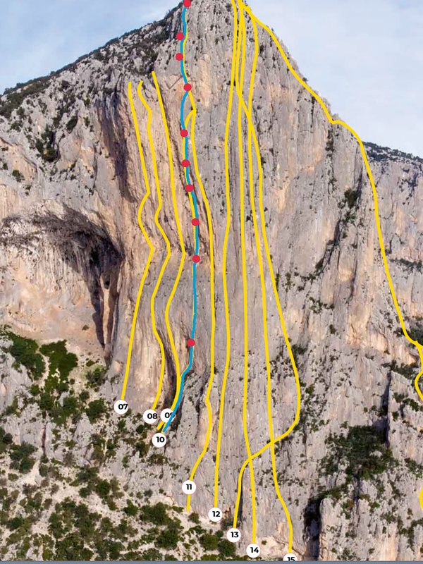 La magnifica parete di Punta Giradili